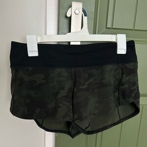Lululemon speed up 2.5 short camo green